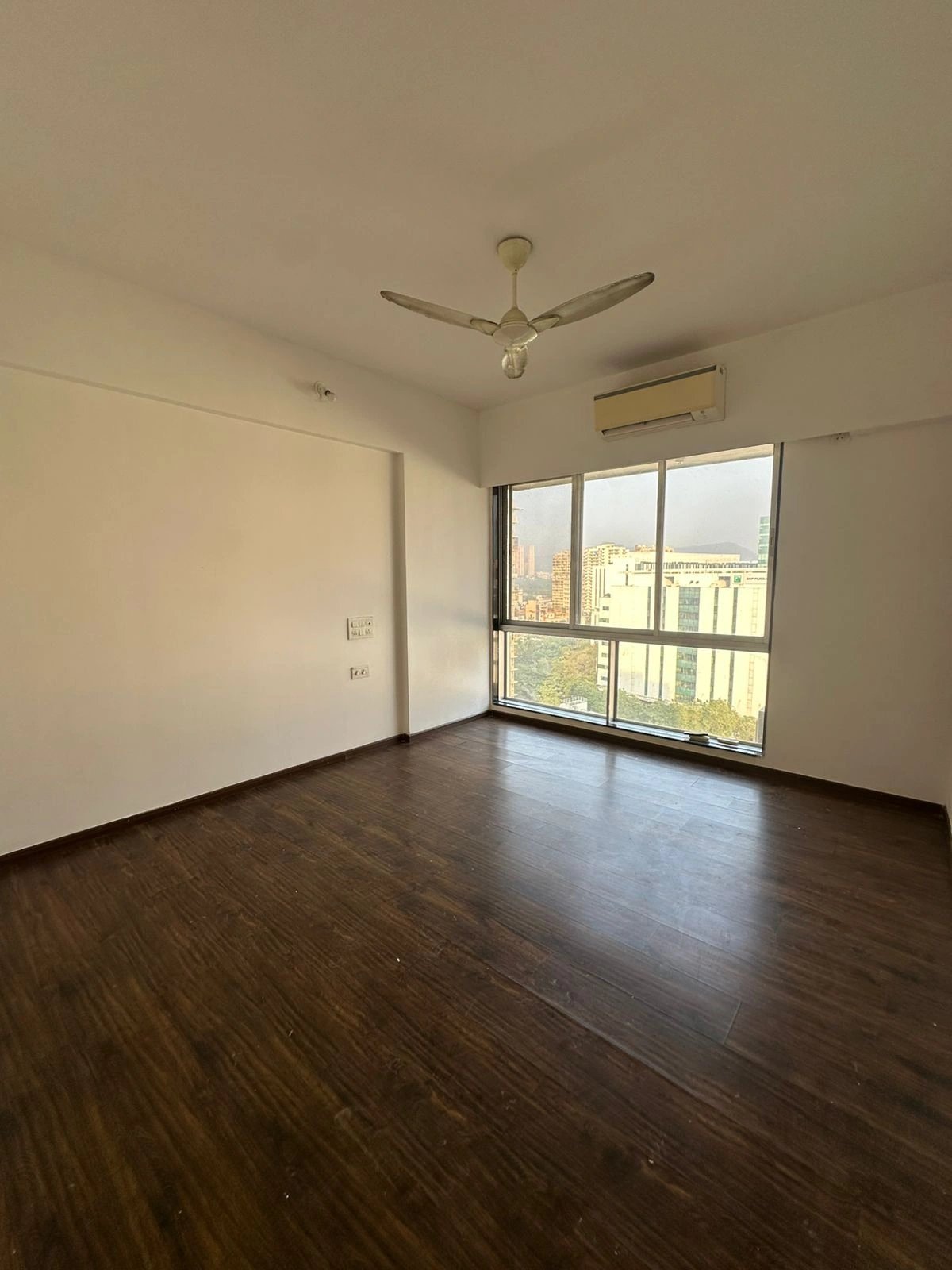 2 BHK Flat for Rent in Aspen Garden, Malad East